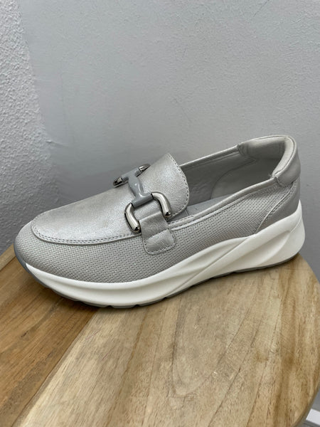 Zapatilla Plata